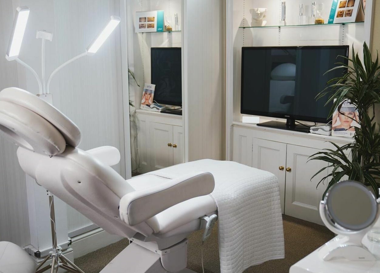 Luxurious treatment room at ARC Aesthetics and Laser, featuring a modern white chair in London, England, GB.
