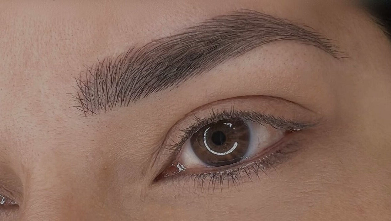 Ceja perfectamente arreglada en JaiSan Brows Academy CAGUAS, PR, en Caguas, Puerto Rico, PR.