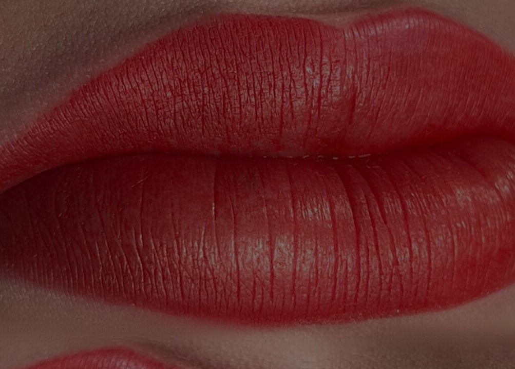 Close-up de labios rojos en JaiSan Brows Academy CAGUAS, PR, Caguas, Puerto Rico, PR.
