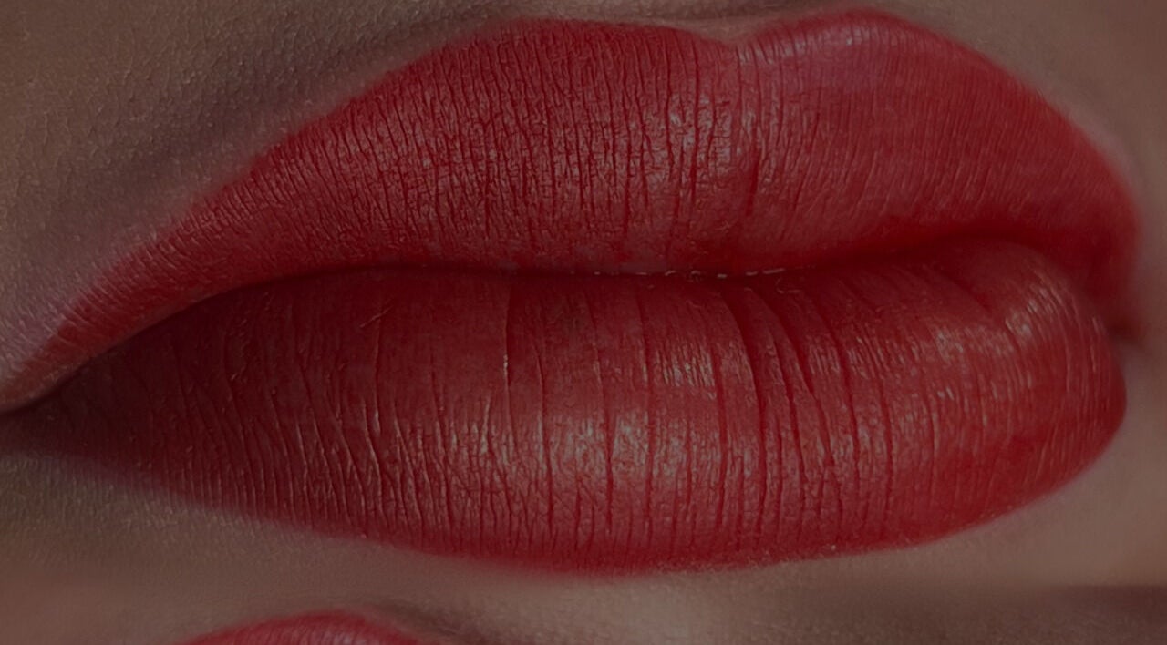 Close-up de labios rojos en JaiSan Brows Academy CAGUAS, PR, Caguas, Puerto Rico, PR.
