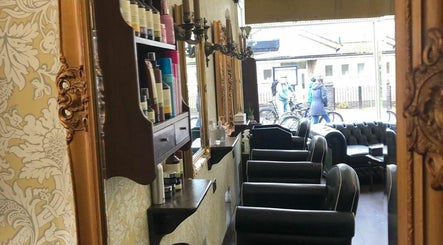 The Living Room Hairdressing imaginea 3