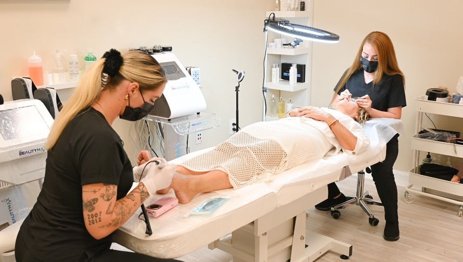 Relaxing beauty treatment at Love Mon Beauty Spa in Hollywood, Florida, US with professional therapists.