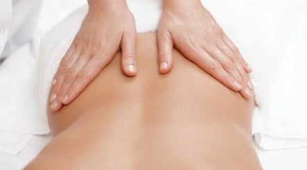 Julies Reflexology & Massage Mobile Treatments billede 3