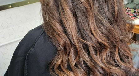 Hair by Karina, bilde 2