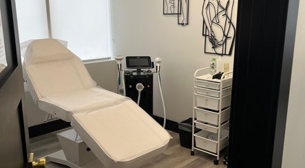 Bee Fab Lash and Med Spa