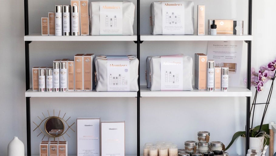 Bee Fab Lash and Med Spa, bilde 1