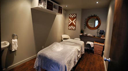 Salle de massage apaisante à Aria Rituels du bien-être, Québec, Québec, CA. Confort et sérénité.