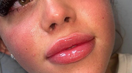 The Dermaldoll cosmetics  image 3