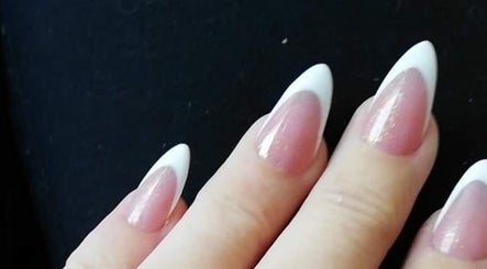 A.J Nails & Beauty, bild 2