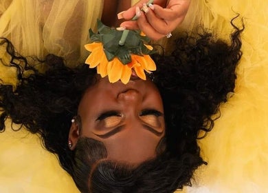 Woman with sunflower makeup at Niva Creations, Saint Michael, BB. Elegant beauty and wellness.
