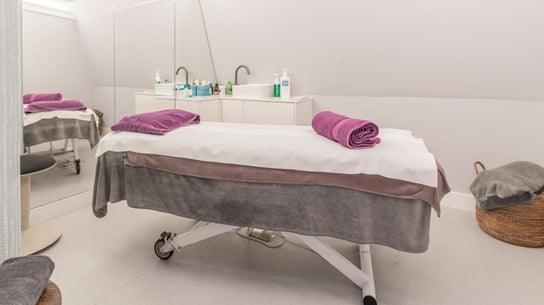 Walking on Clouds | Hampstead 1