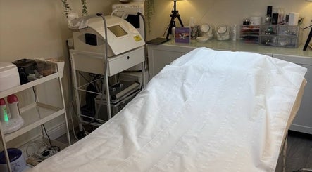 MBeauty treatment room in Dublin, County Dublin, IE with a cozy bed and professional equipment.