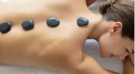 IINTENZE Massage Therapy and Crystal House slika 2