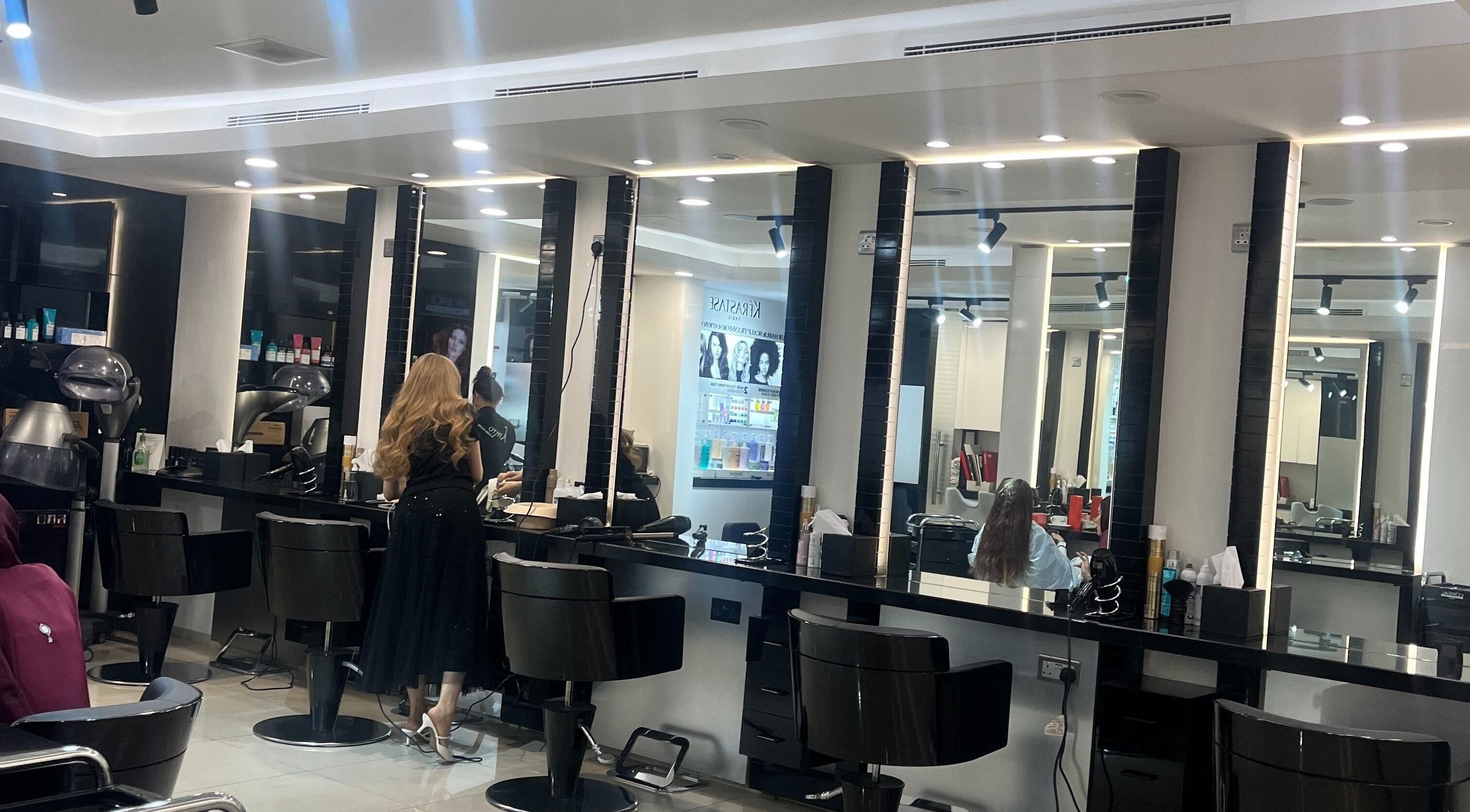 Interior of Amro Ladies Salon - Chedi Branch, Muscat, showcasing modern styling stations.