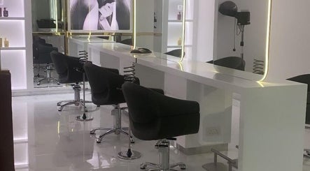 Modern salon chairs and mirrors at Lillia Beauty Lounge, Manama, Muḥāfaẓat al-ʿĀṣimah, BH.
