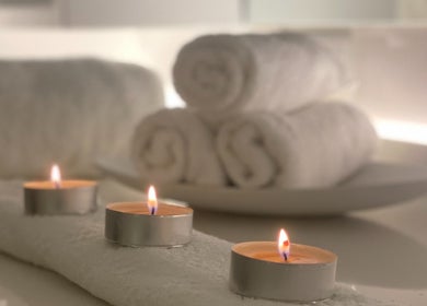 Relaxing setup with candles and towels at Lillia Beauty Lounge, Manama, Muḥāfaẓat al-ʿĀṣimah, BH.