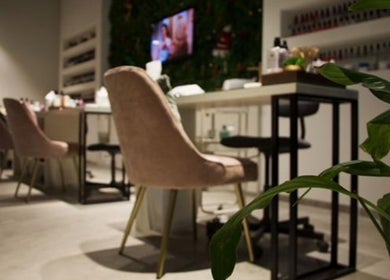 تصميم أنيق في LA LUNE NAIL SPA في الخبر، السعودية يعزز من تجربة الجمال والراحة في المكان.