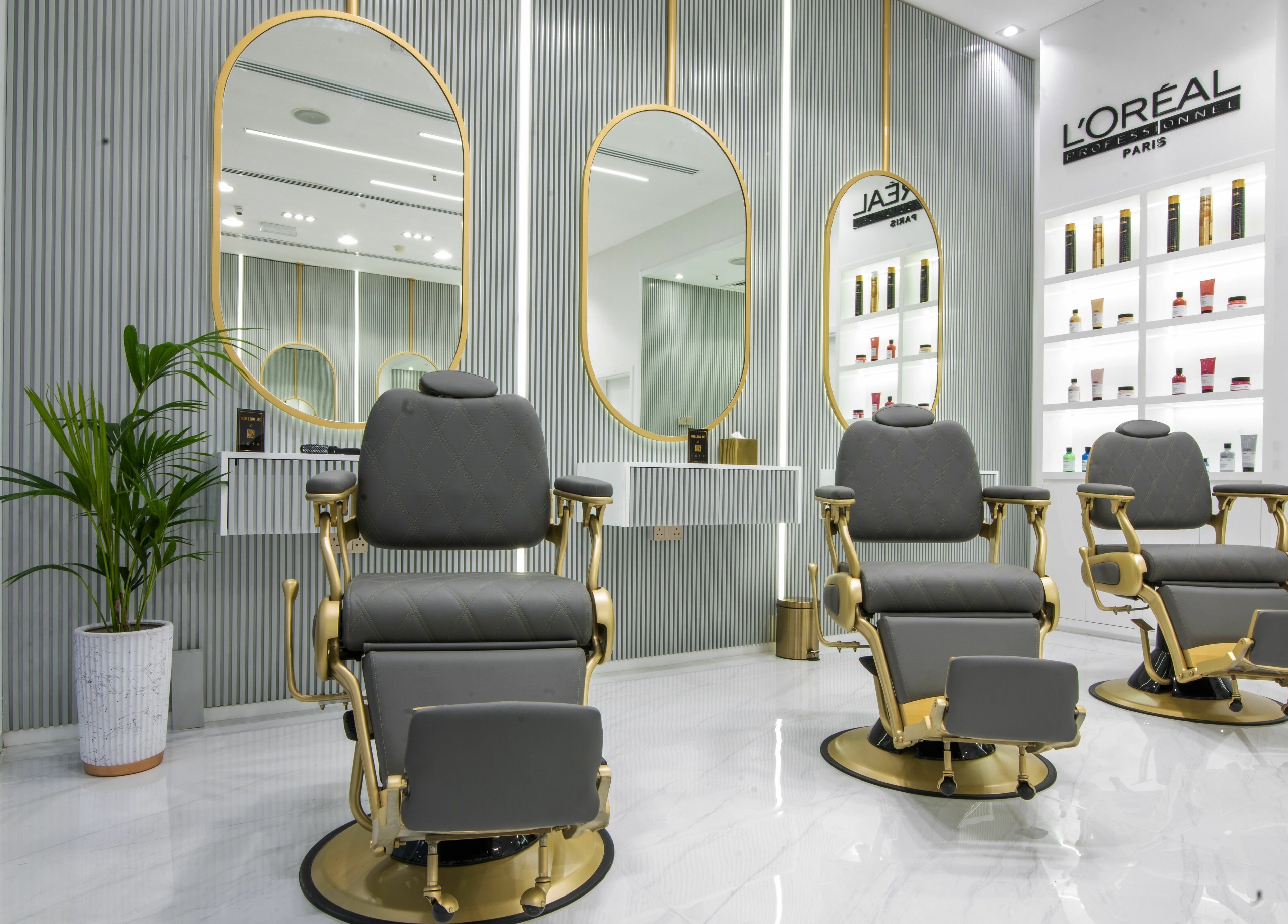 Chic interior of Uncle SAM Gents Salon, Dubaï, AE with plush chairs and elegant decor.