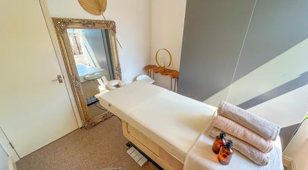 Leme Personal Therapy -  Massage in Victoria image 2