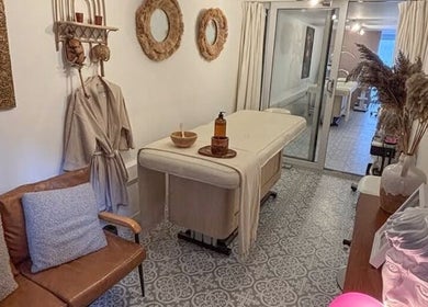 Cozy massage room at Leme Personal Therapy - MALE Massage & Spa, London, England, GB. Elegant decor and treatment bed.