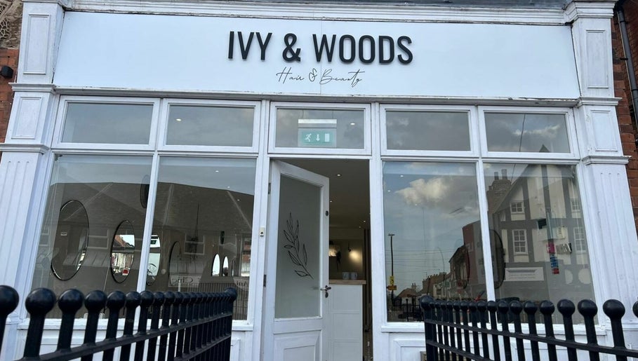 Jess at Ivy and Woods Beauty – obraz 1