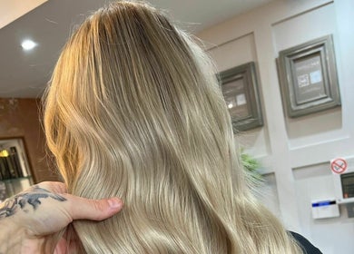 Stylish blonde hair at The Hair Cabin, Cambridge, England, GB, highlights luxury and detail.