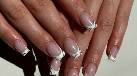 Immagine 3, Milly K Claws