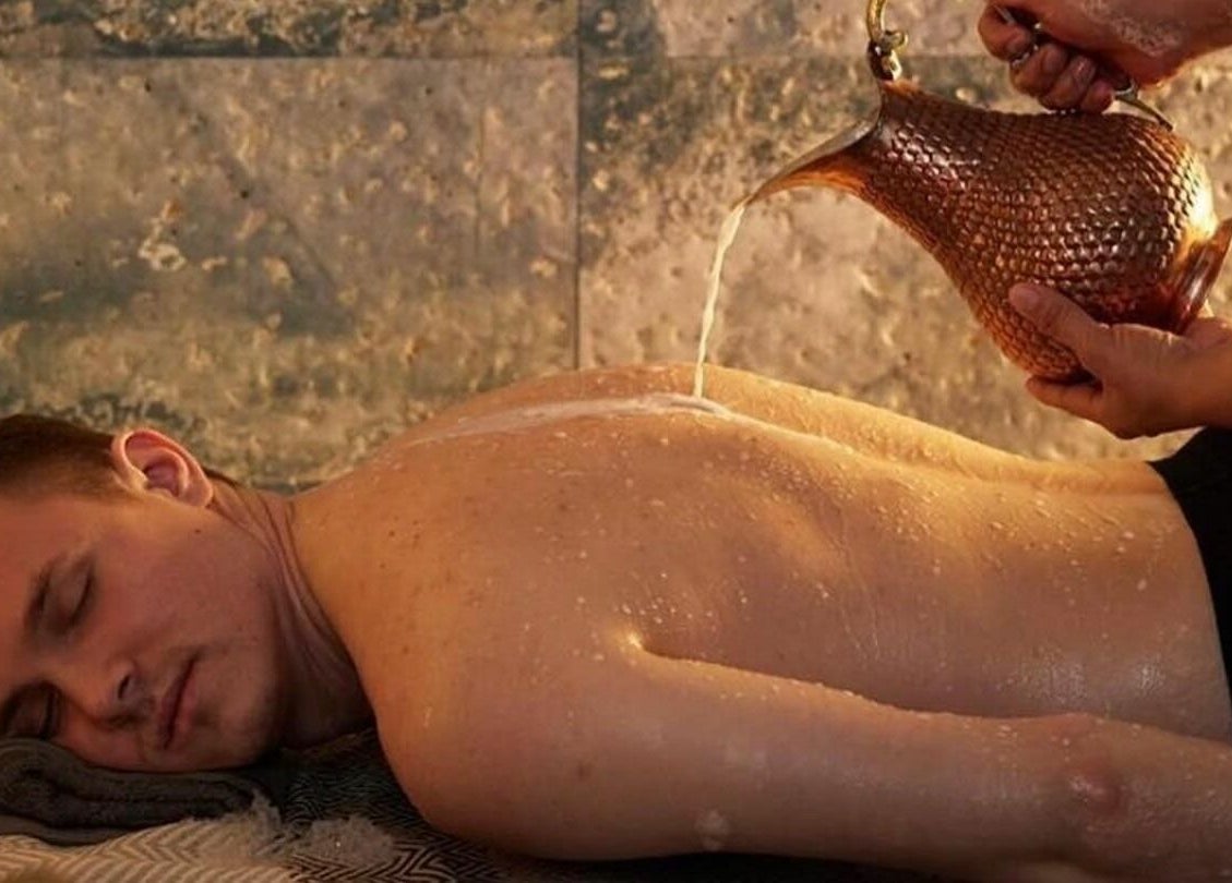 Relaxing massage experience at Adara Spa, București, București, RO with warm oil for ultimate tranquility.