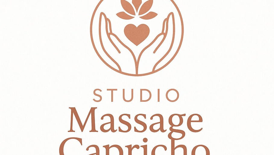 Logo van Studio Massage Capricho in Maarssen, Utrecht, NL. Handen met hart en bloem in oranje tint.