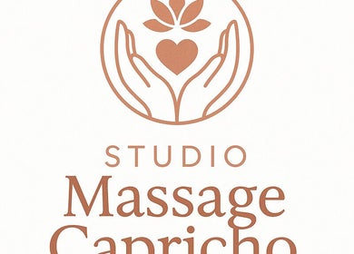 Logo van Studio Massage Capricho in Maarssen, Utrecht, NL. Handen met hart en bloem in oranje tint.