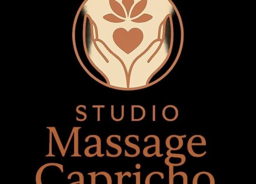 Logo van Studio Massage Capricho in Utrecht, Utrecht, NL toont handen, hartje en bladeren.