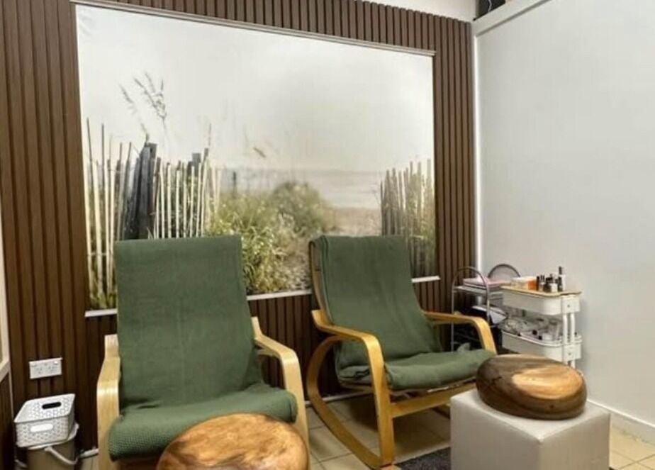Relaxing chairs at Sg Lounge, Blacktown, New South Wales, AU with serene decor.