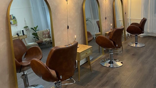 Willow - Hair Studio