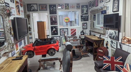 Fred's Barbers изображение 3