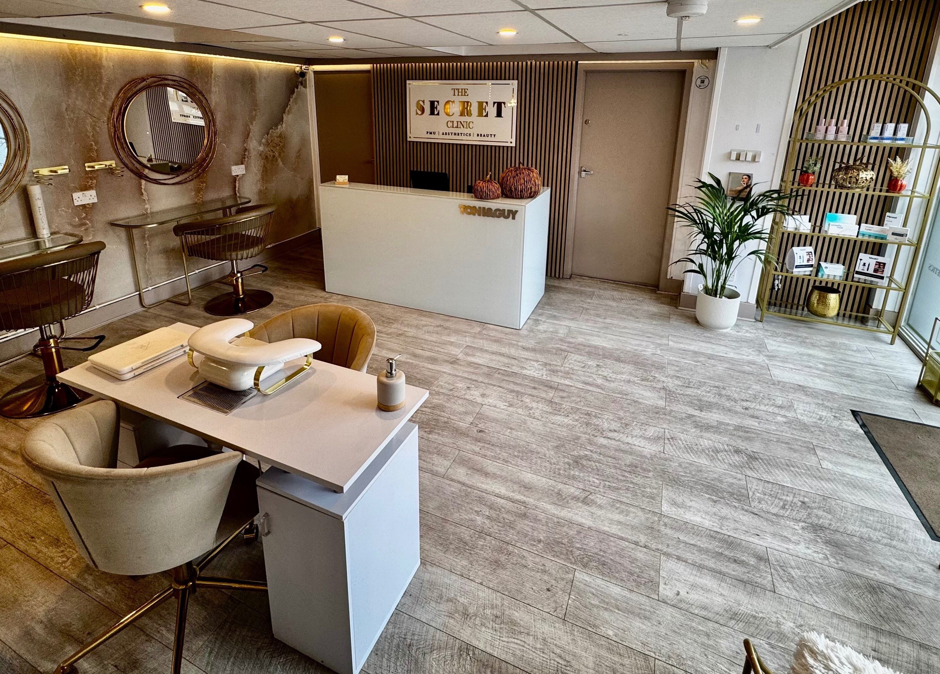 Elegant interior of The Secret Clinic✨️ in Nuneaton, England MP, GB featuring modern decor and seating.