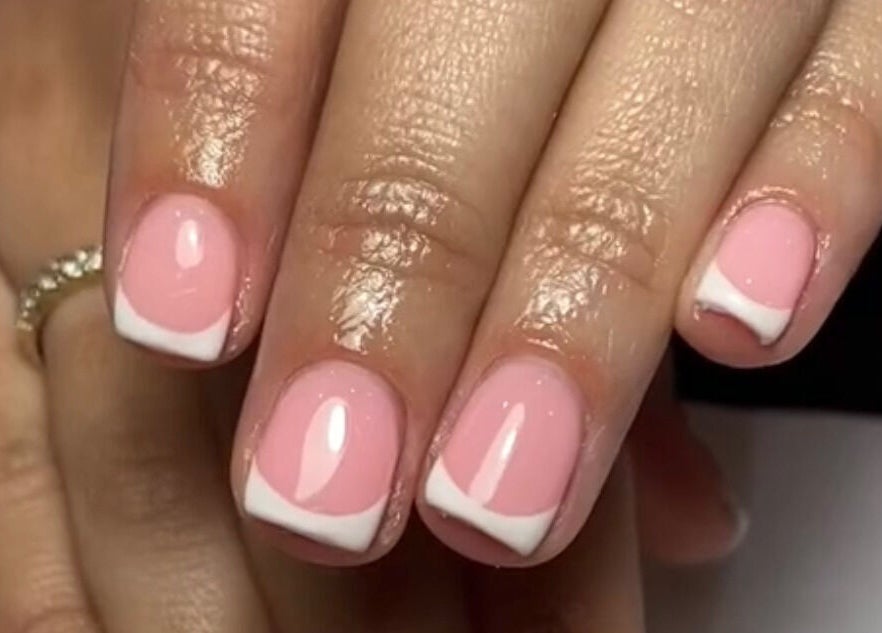 French manicured nails at Tiptoe Beauty and Aesthetic‘s, Nuneaton, England, GB. Perfect blend of pink and white.