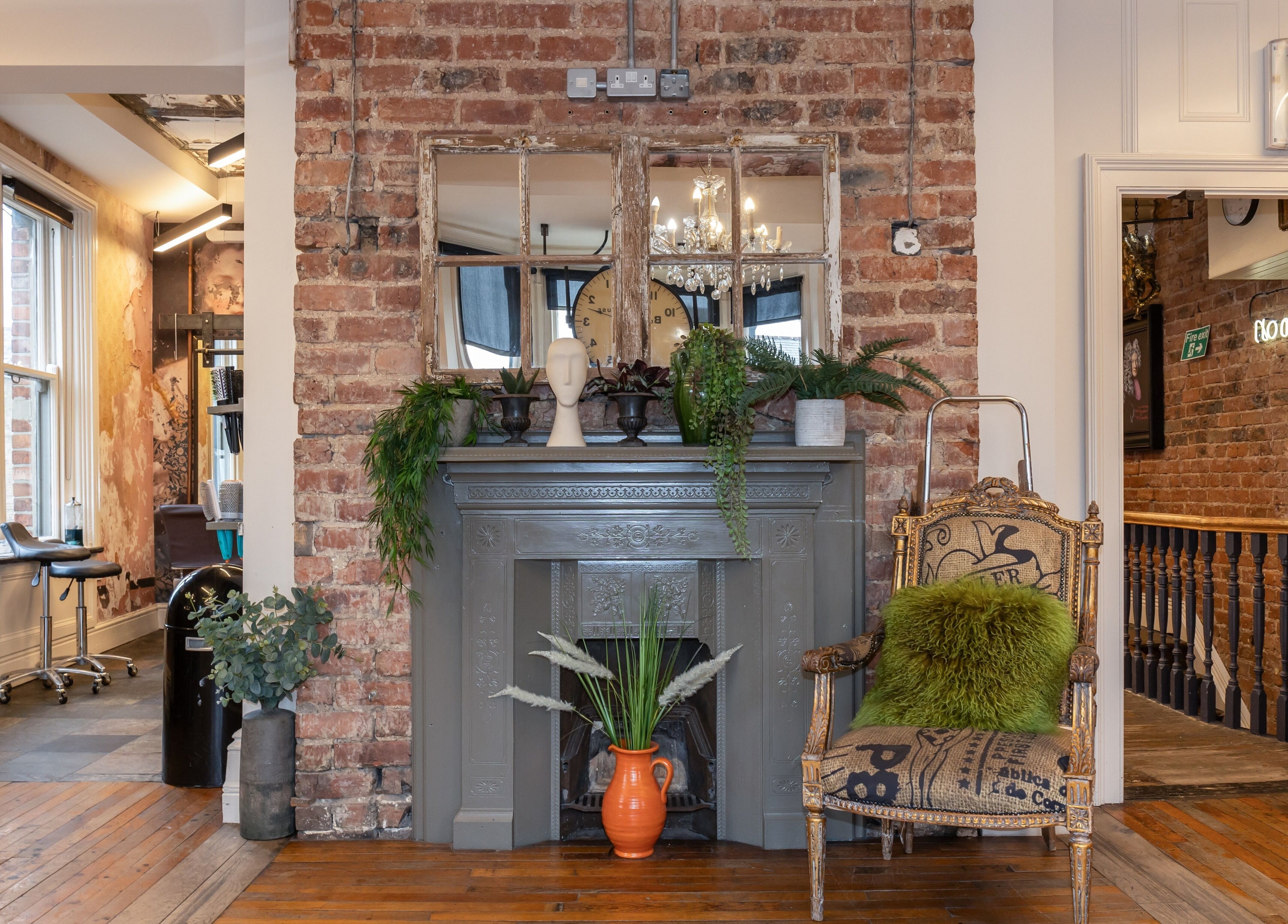 Elegant interior of Boilerhouse - Jesmond in Newcastle upon Tyne, England, GB with exposed brick and vintage decor.