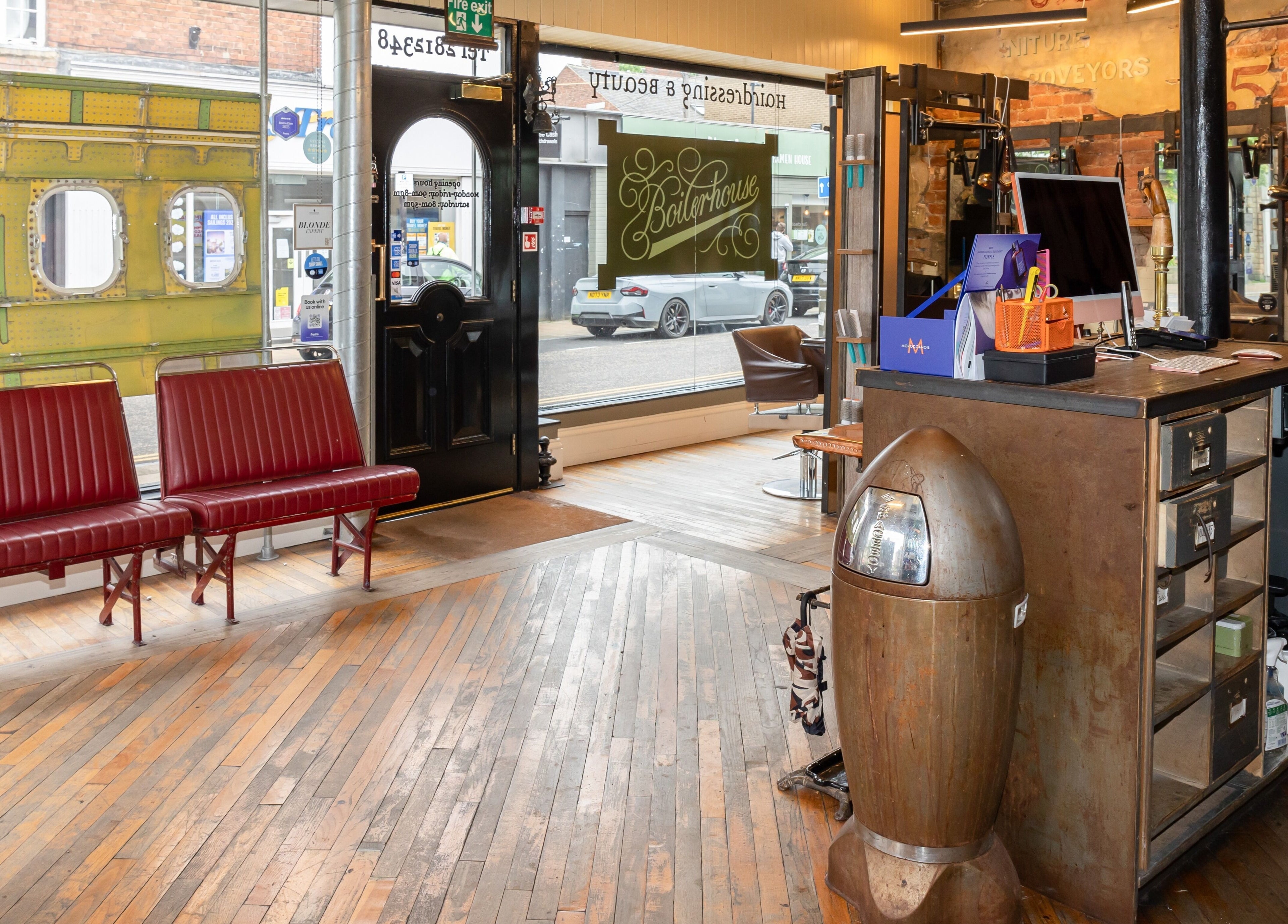 Stylish interior of Boilerhouse - Jesmond's entrance lounge, Newcastle upon Tyne, England, GB.