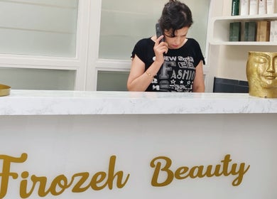 Firozeh Beauty receptie met marmeren balie in Leiden, Zuid-Holland, NL.