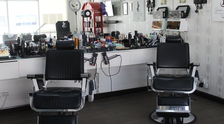 Jomni Semeeh Grooming Lounge