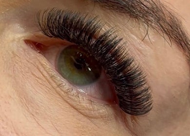 Close-up of lush eyelash extensions at BM Pressed in Westville, Kwazulu-natal, ZA, showcasing expert beauty care.