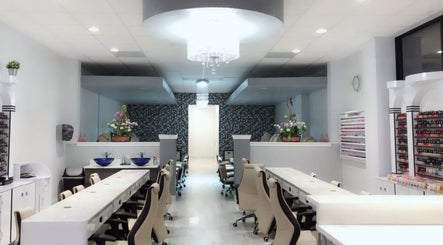 The Nail Lounge & Spa