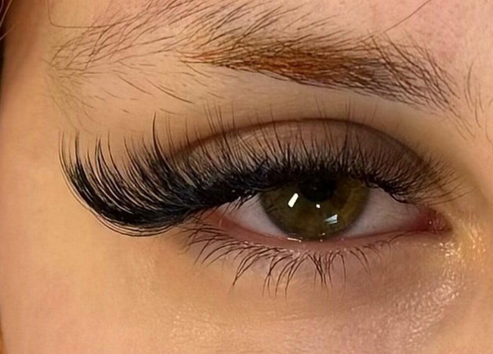 Close-up of eyelash extension at Lous L.A.B in Tonbridge, England, GB for a glamorous look.