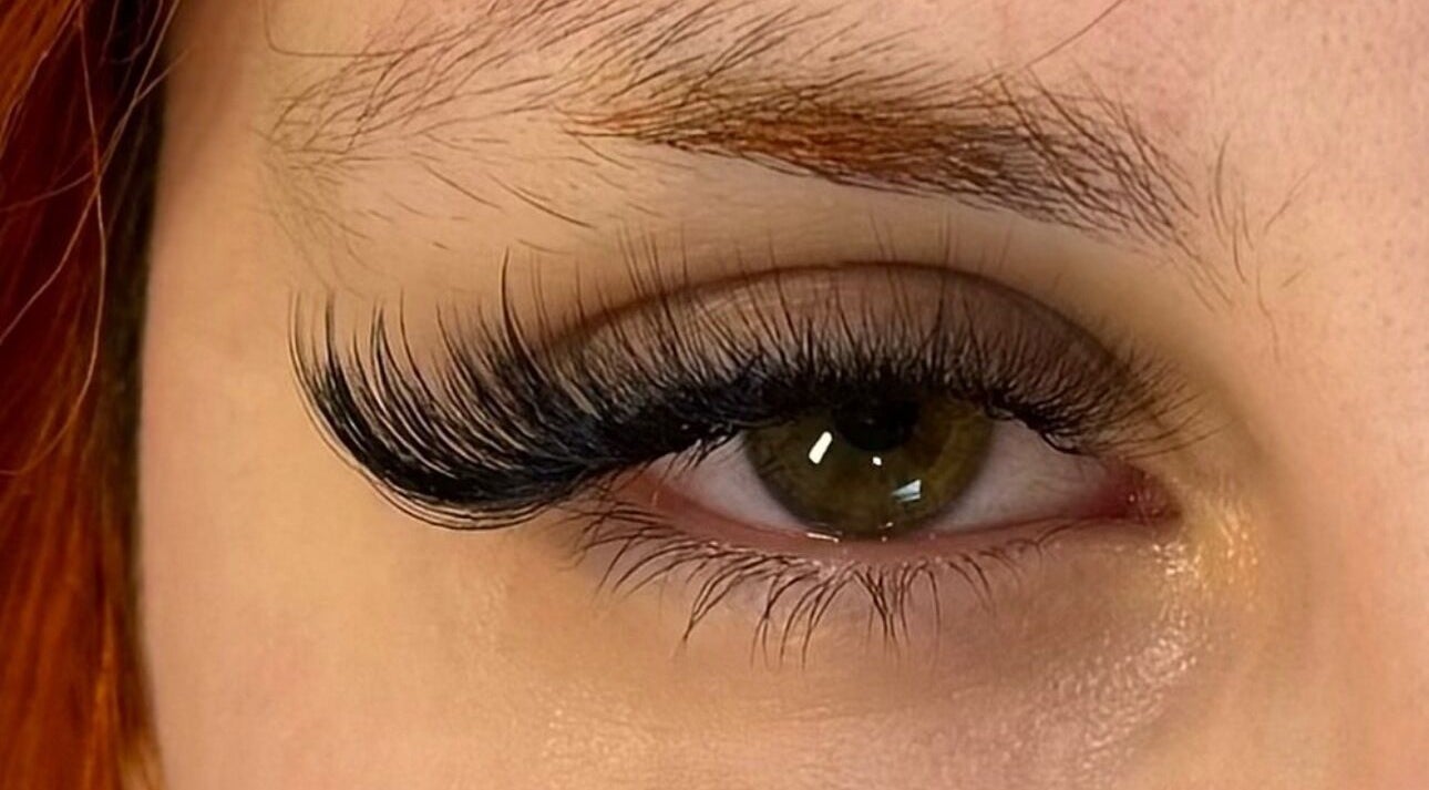 Close-up of eyelash extension at Lous L.A.B in Tonbridge, England, GB for a glamorous look.
