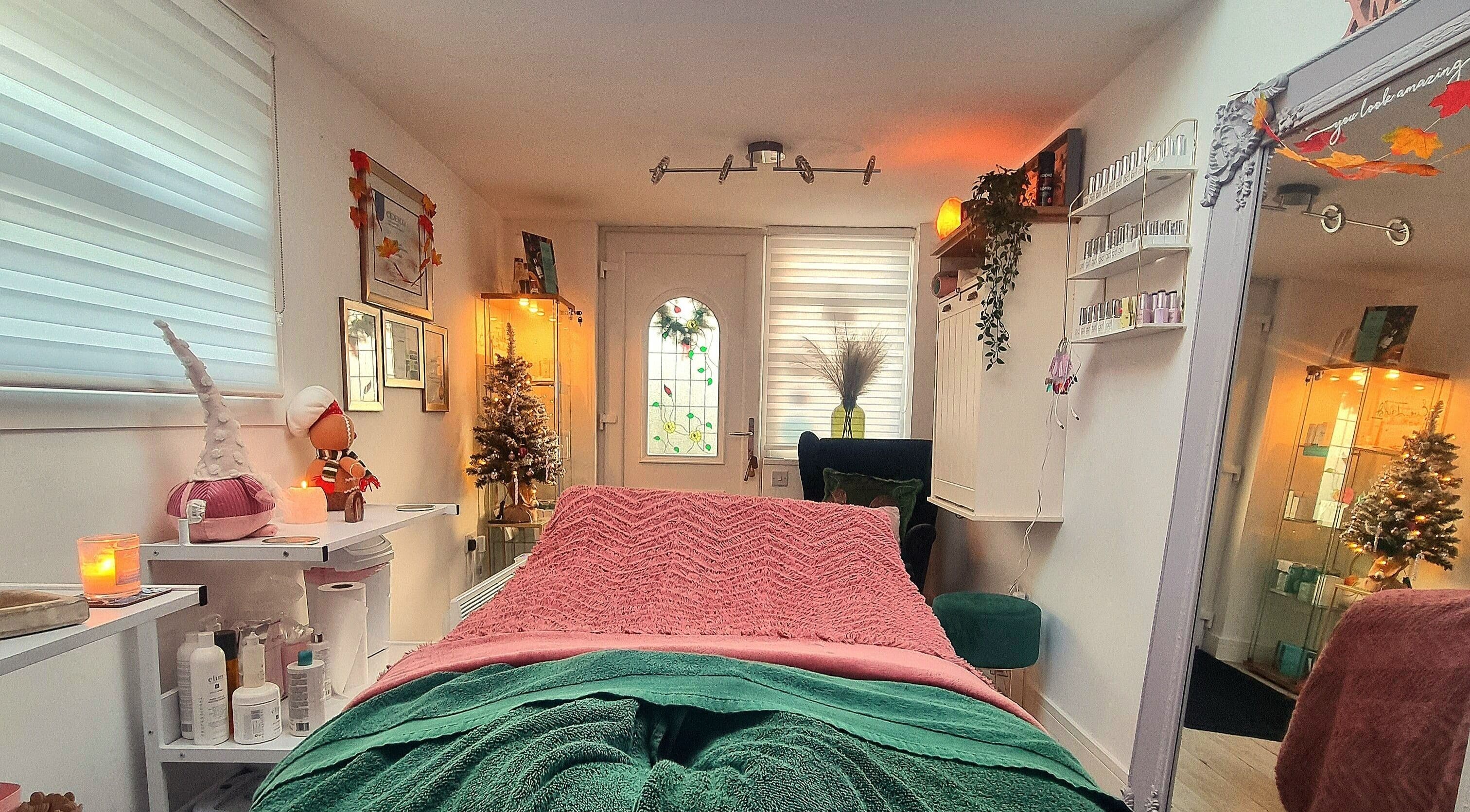 Cozy treatment room at R&R By Zoe in Horsforth, England, GB with warm decor and plush towels.