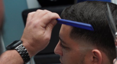 Técnica de corte precisa en Emilio Barber, Humacao, PR.