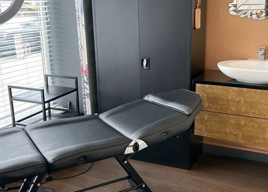 Modern treatment room at Queen Lashes in Leicester, England, GB with a sleek chair and stylish decor.