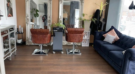 Spacious salon with plush seating and large mirrors at Queen Lashes, Leicester, England, GB.