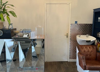 Modern salon setup at Queen Lashes in Leicester, England, GB with styling chair and washing station.
