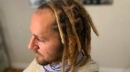 Εικόνα Signature Locs Salon PEI 2